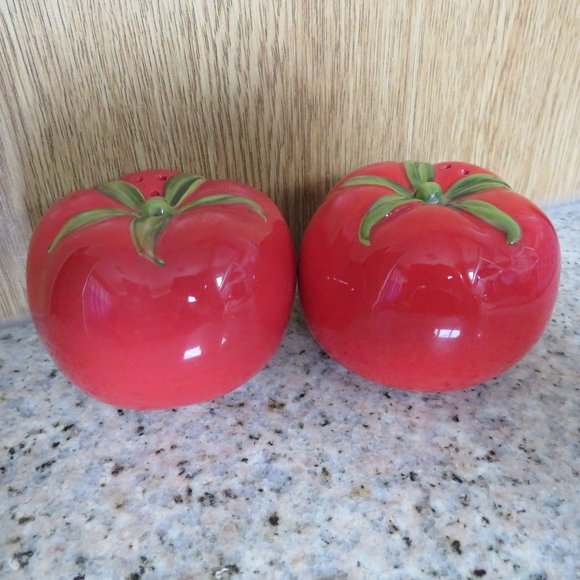 TOMATO Salt & Pepper Pots Ceramic (181C) - Picture 1 of 3